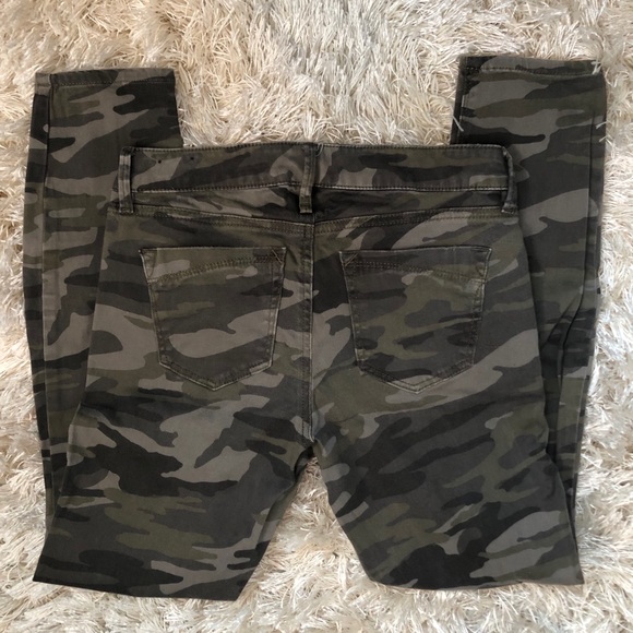 LADIES SKINNY JEANS BUNDLE 2 PAIRS CAMO/DISTRESSED - Picture 4 of 9
